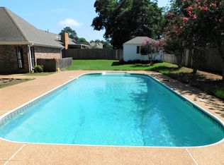 1865 Pecan Grove Dr, Southaven, MS 38671