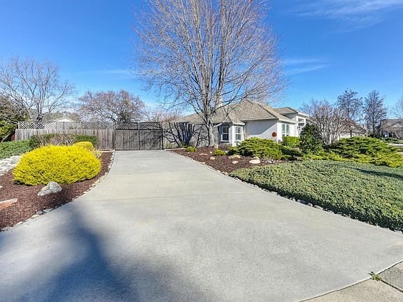 2nd image of 801 Mesa Vista Way