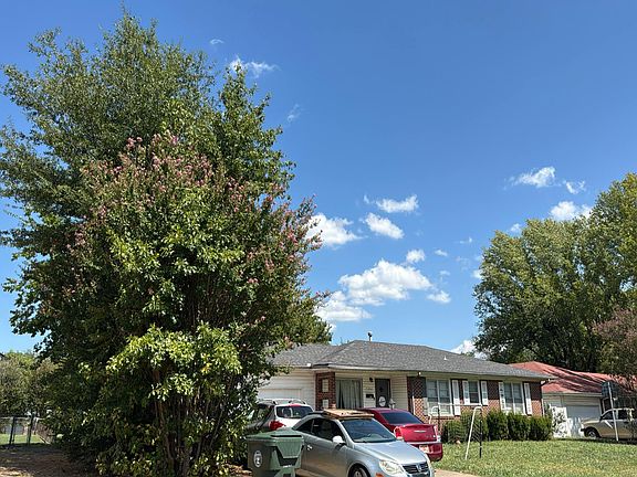 3rd image of 2704 Dayton St