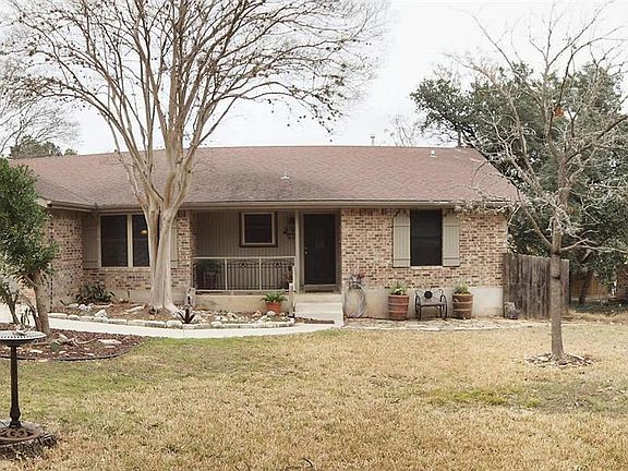 3rd image of 932 Canyon Dr