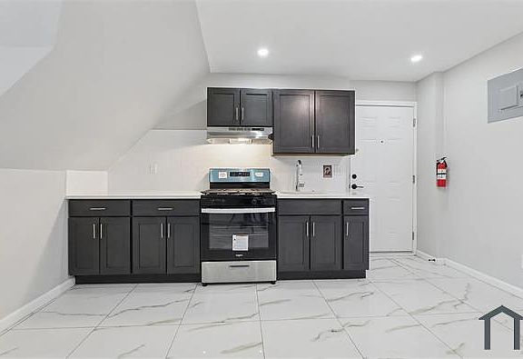 5th image of 240 Broadway #5