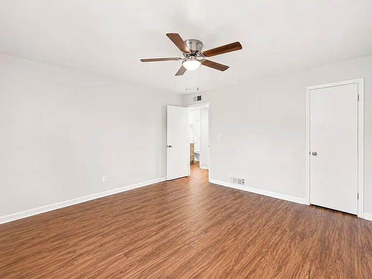 3203 E Point St #4 — Photo 14