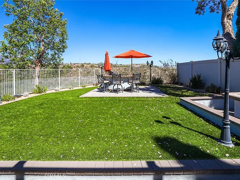 52 Touraine Pl — Photo 45
