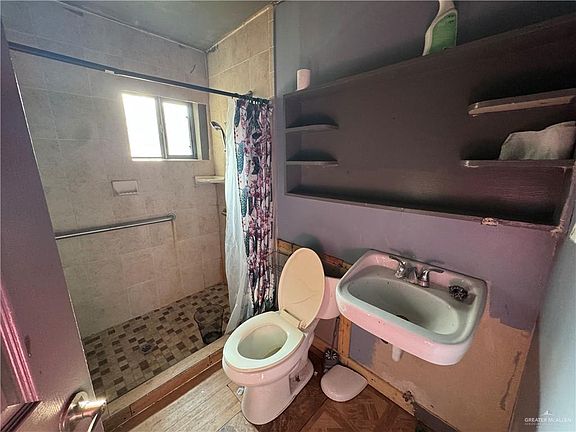 2nd image of 514 W Cora St