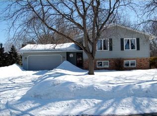 5870 Daniel Ct, Shoreview, MN 55126