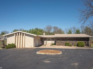 905 Le Claire St, Warsaw, IL 62379