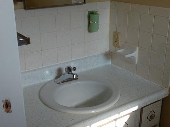 4th image of 607 N Tyrone Dr