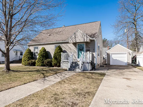 3049 Roosevelt Rd, Muskegon, MI 49441