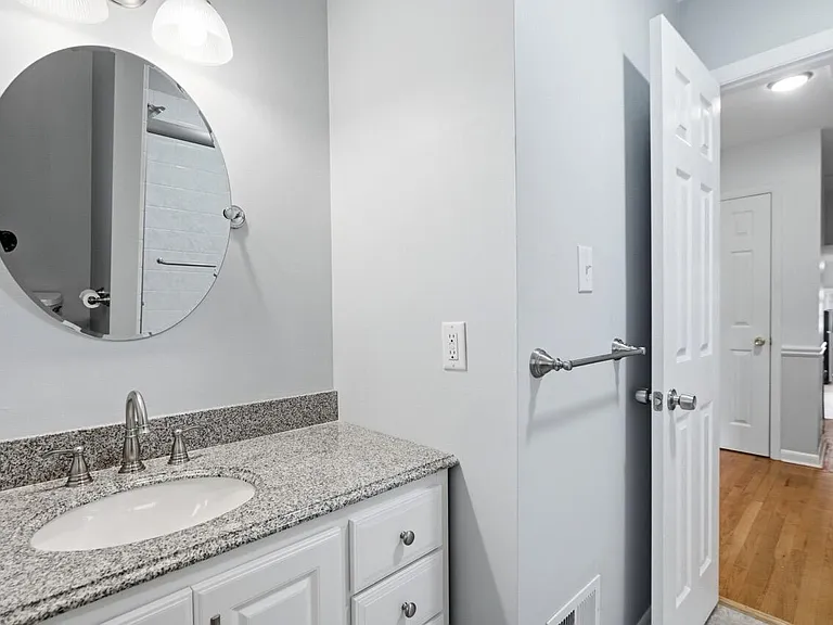 4901 Yadkin Dr — Photo 8