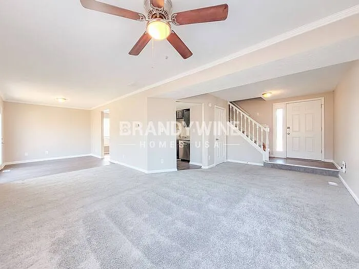 605 Woods Crossing Ln — Photo 4