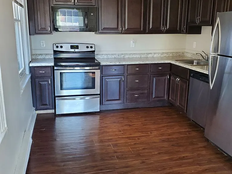 Huntington Apartments — Photo 38
