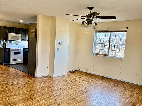 5th image of 5943 N Ridge Rd