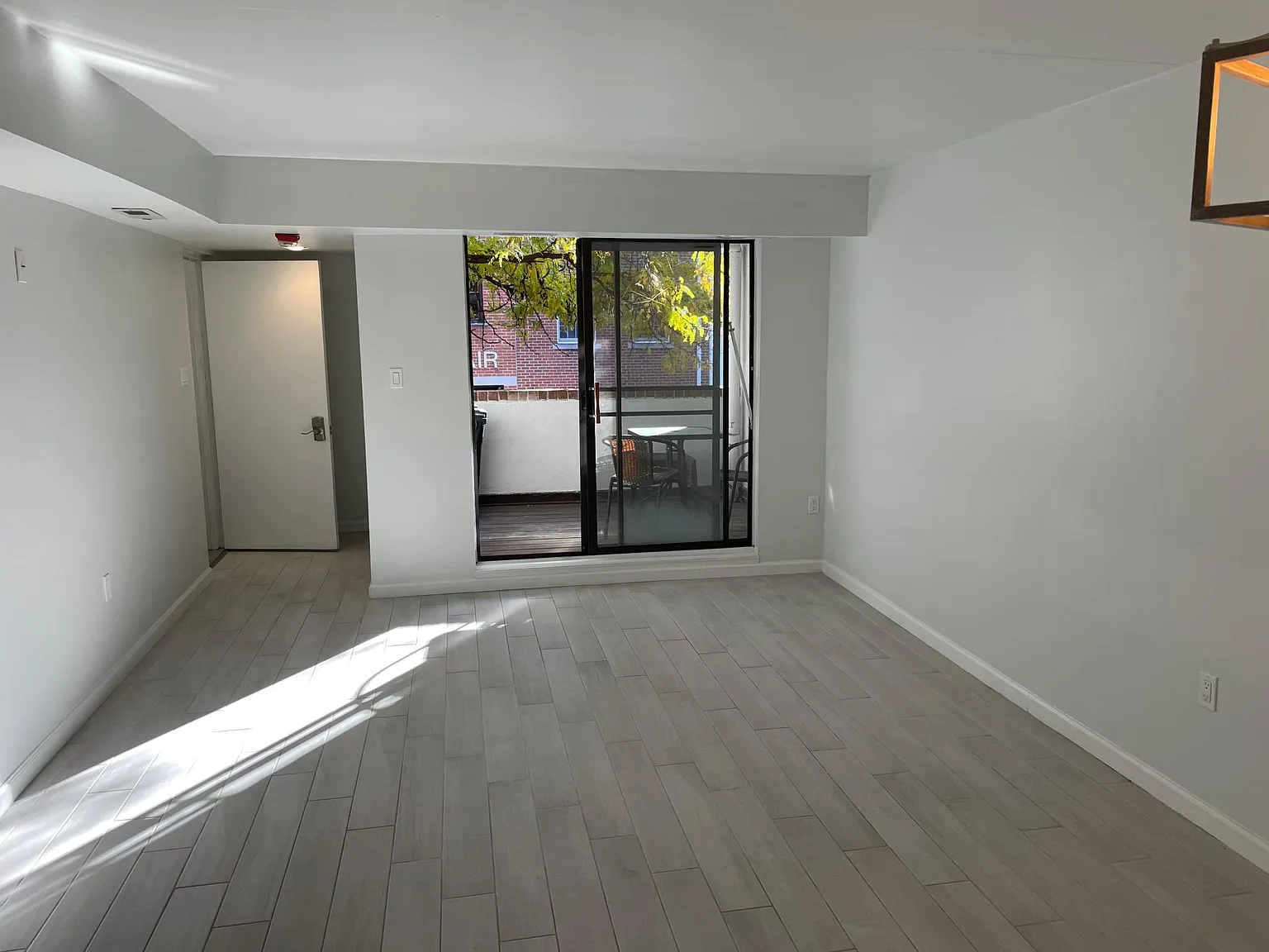 2 bed, 1050 sqft, $2,250 — Photo 4