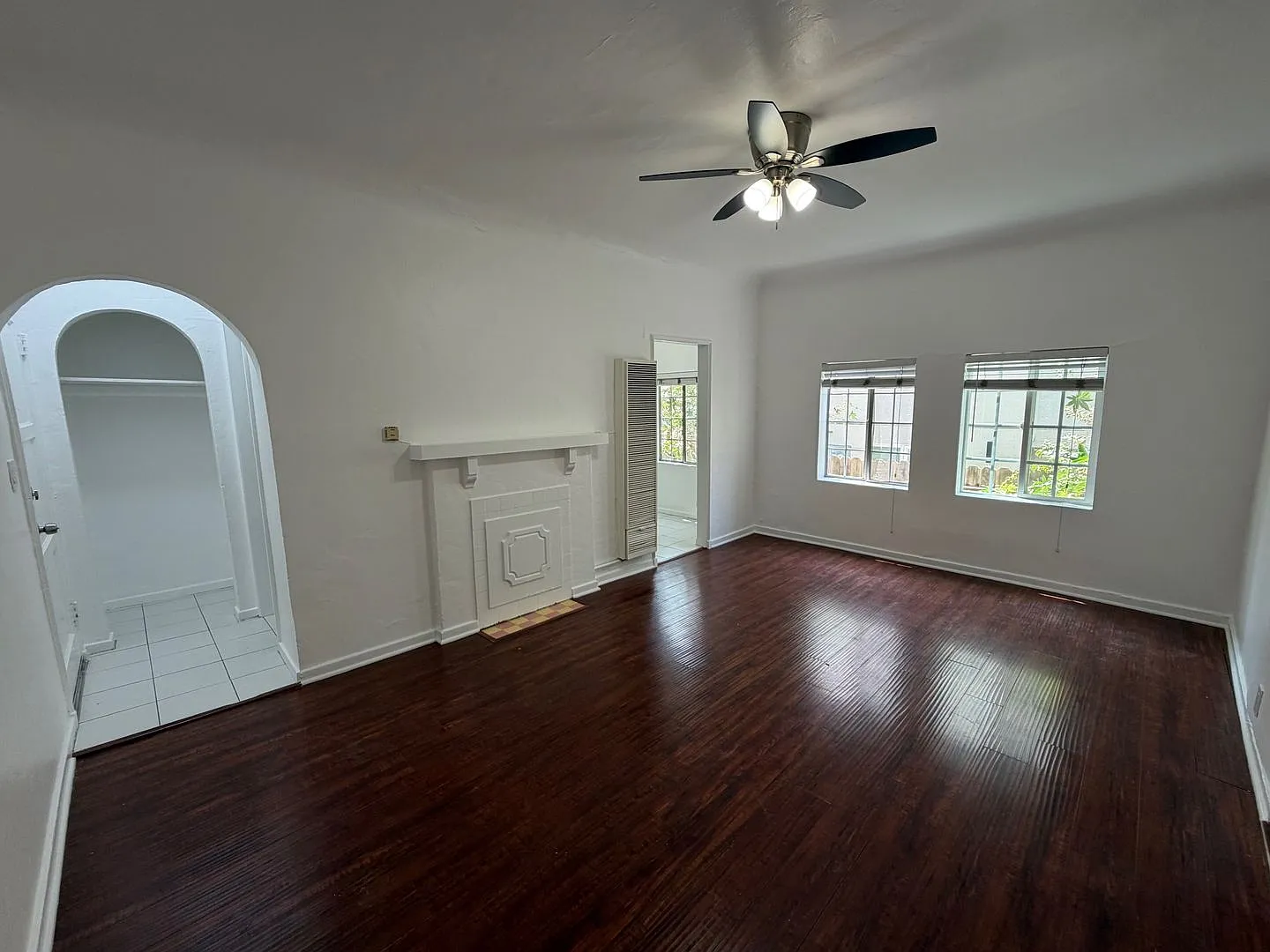 512 N. Alexandria Ave — Photo 2