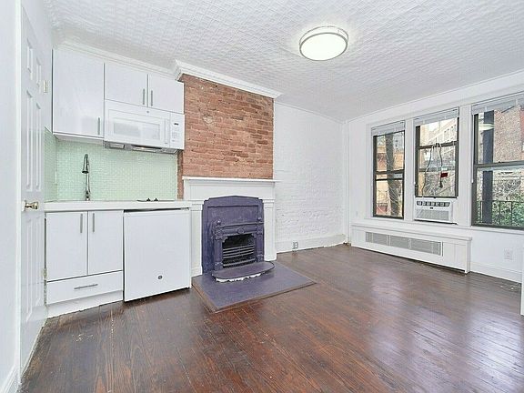 2nd image of 102 Greenwich Ave APT 6