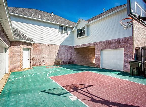 4th image of 729 Forest Bend Dr