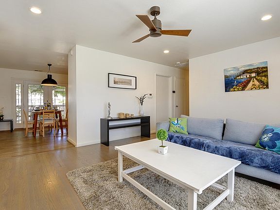 3rd image of 833 Carmel Ct