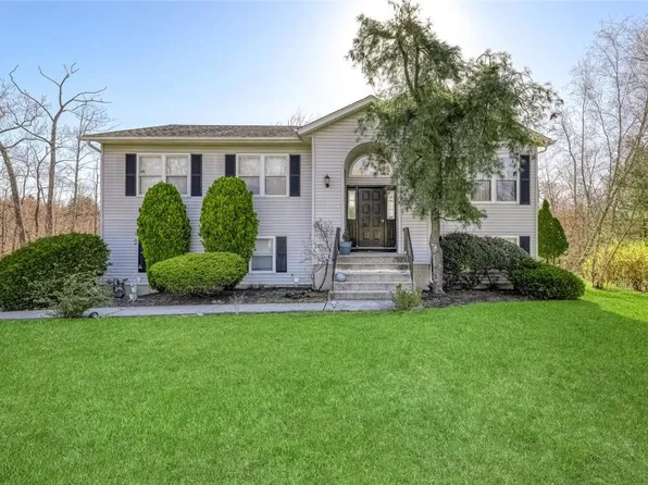 8 Aron Court, Spring Valley, NY 10977