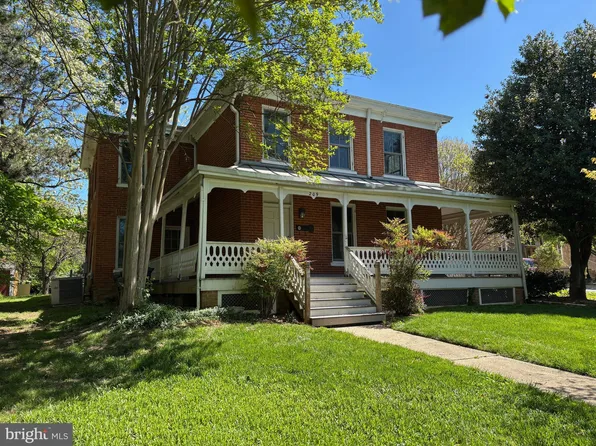 209 E Broad St, Falls Church, VA 22046