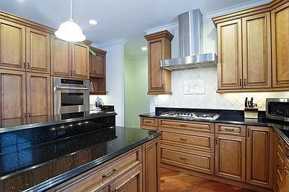 5th image of 905 E Hawthorne St