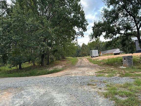 4th image of 303 W End Ln