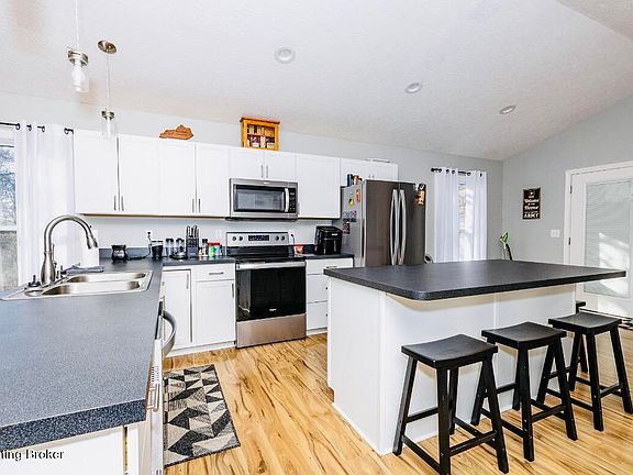 4th image of 460 Knobview Dr