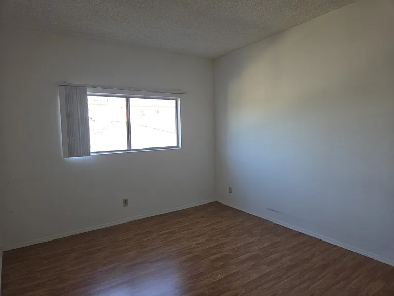13561 Moorpark St — Photo 8