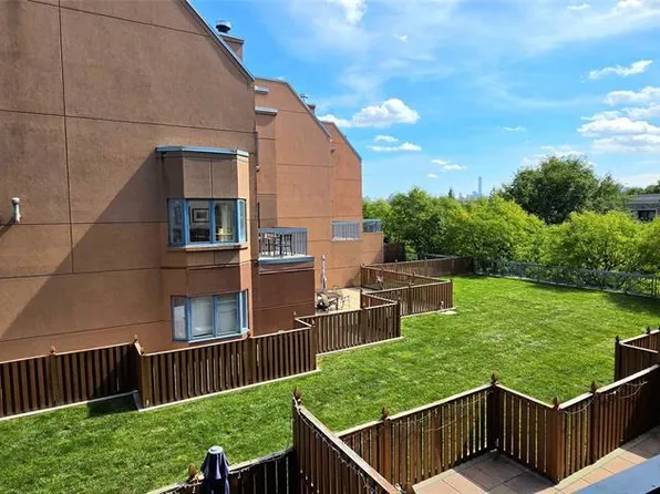402 Williams Court #U402, Edgewater, NJ 07020