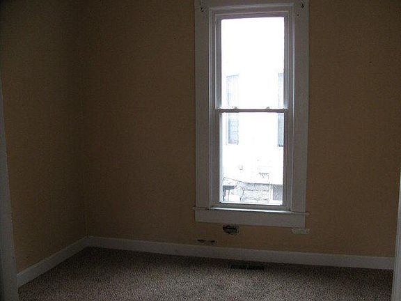 4th image of 511 Mary St