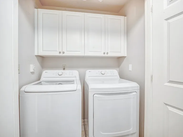 4319 NE 5th Ct — Photo 12