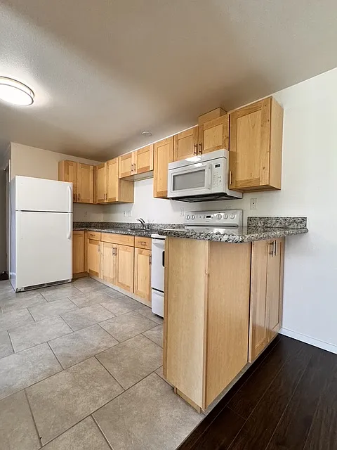 2 bed, 975 sqft, $1,700 — Photo 3