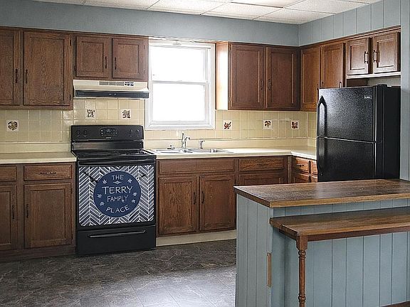 3rd image of 512 E Riverside Dr