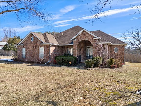 3rd image of 2096 N Barrington Dr