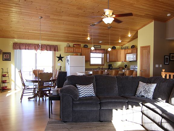 5th image of 826 Brady Ln