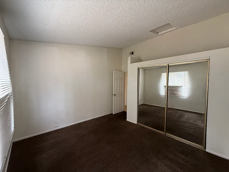 25210 Hazelwood Cir — Photo 6