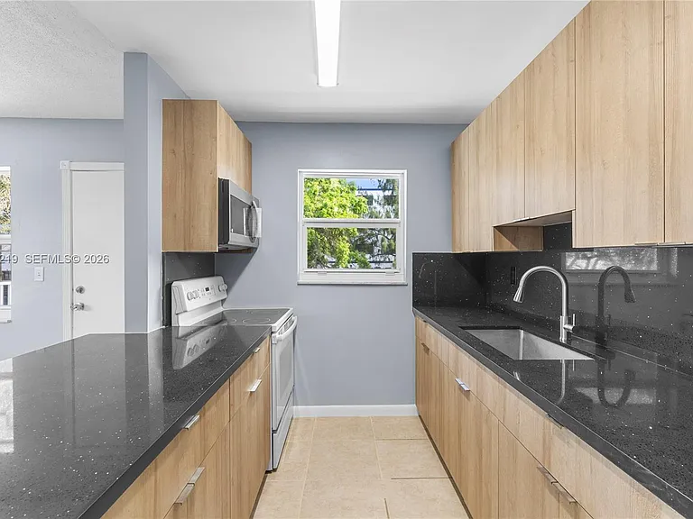 3265 Griffin Rd #206 — Photo 7
