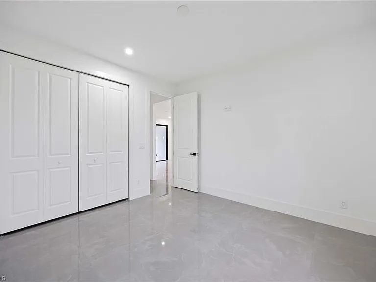 2619 23rd St W — Photo 21