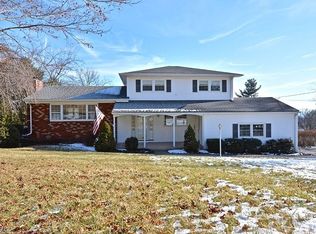 2 Chapel View Dr, Flemington, NJ 08822