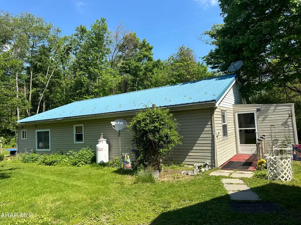 381 Pine Dr, Williamsburg, PA 16693