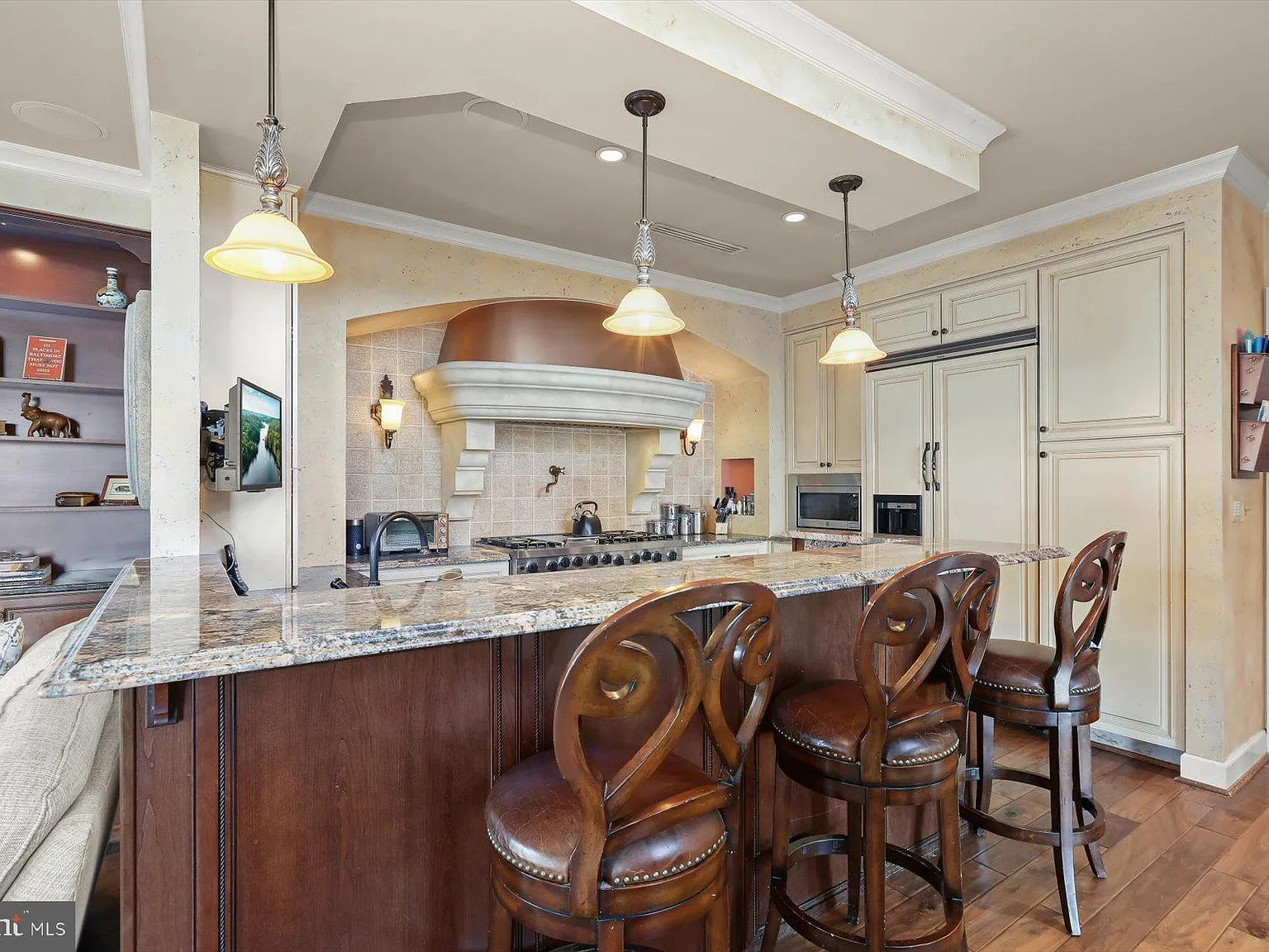 4 bed, 3.5 bath, 4156 sqft, $8,500 — Photo 4