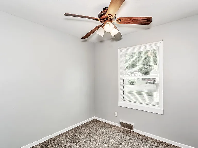 1133 E Crowley St — Photo 5