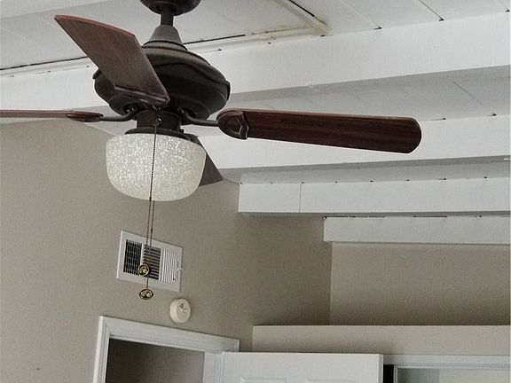 4th image of 9437 Wentworth St