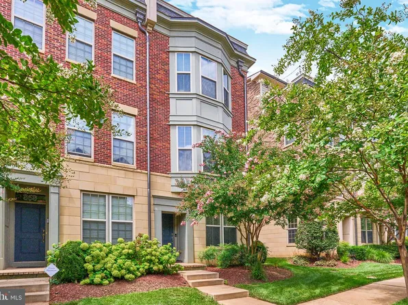866 Regents Sq #336, Oxon Hill, MD 20745