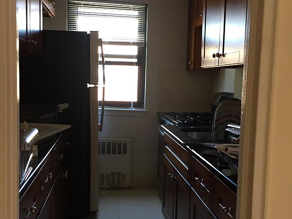4th image of 19619 73rd Ave #2U