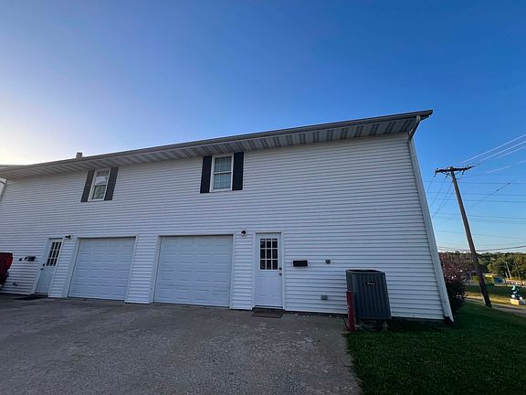 2nd image of 1701A Pleasant St