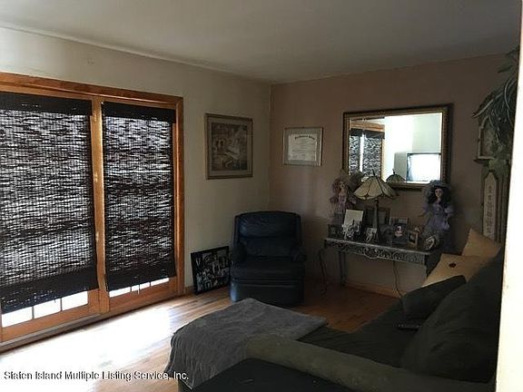 2nd image of 837 Hylan Blvd