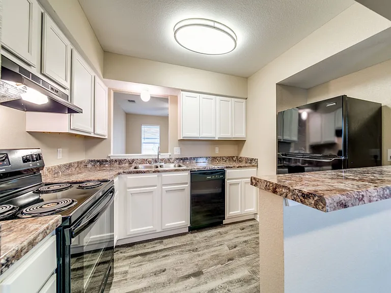 The Oaks Apartments At Medical Center — Photo 25