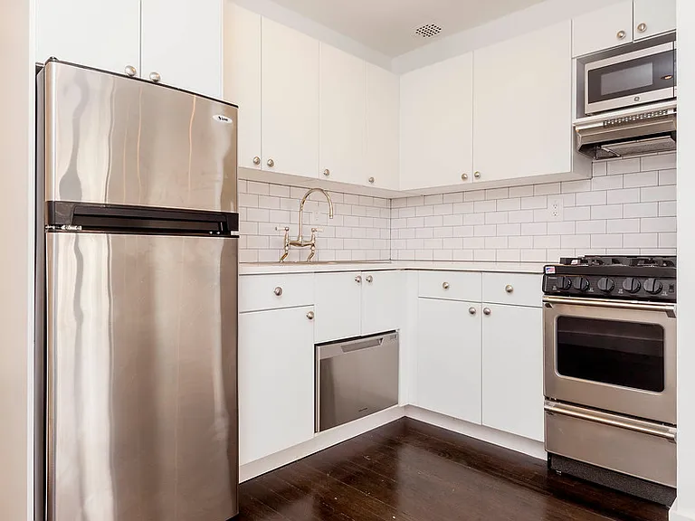 255 W 14th St #5B — Photo 3