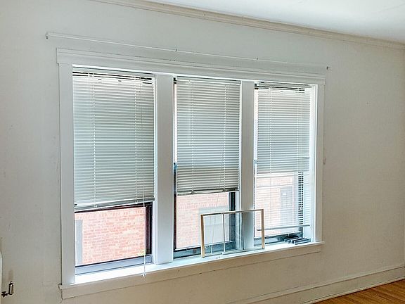5th image of 618 W Arlington Pl #2