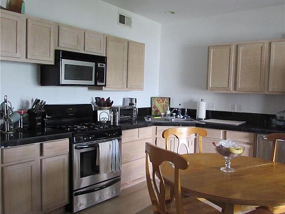 3rd image of 4713 Byers Ave